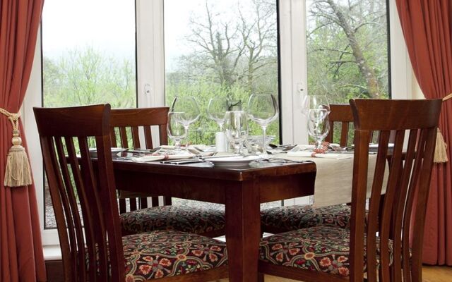 Riverside Park Hotel