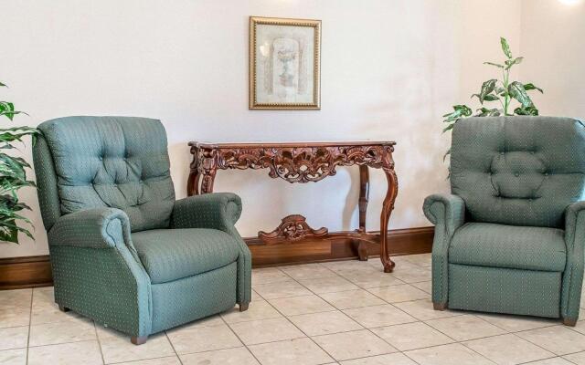 Quality Inn & Suites Brooks Louisville South