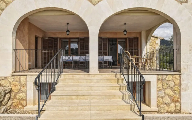 Country House in Spain With Pool & Mountain Views