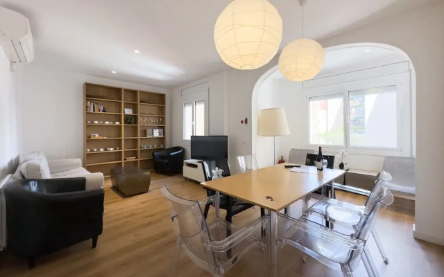 AinB Barcelona Sants Apartments