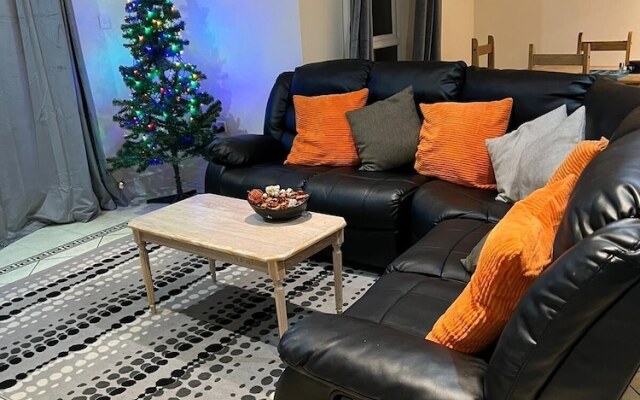 Captivating 5-bed House in Milton Keynes