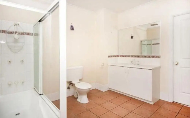 Cairns City Garden Apartment