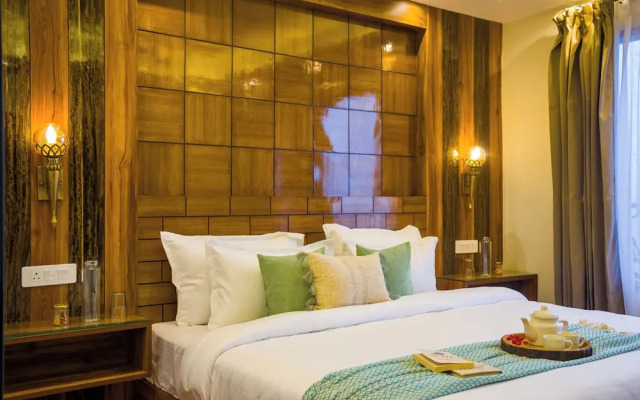 Alaya Stays Pine Shadow Flamingo