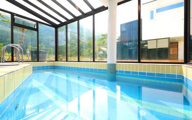 Moongyeong the-most pool villa