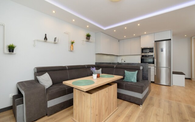 Spacious Apartment Krakow by Renters