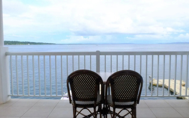 Tropical Suites Hotel