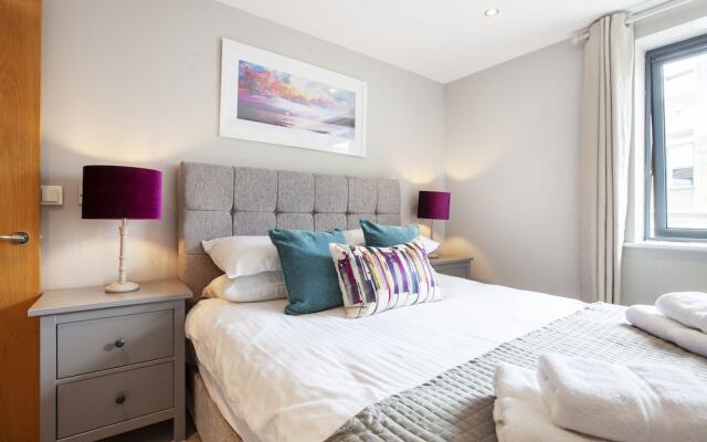 The Wesley Luxury City Apartment