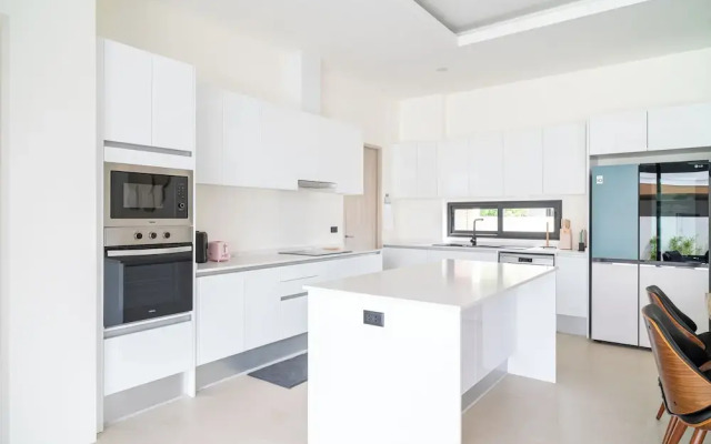 Villa Close to Fisherman's - KBR26