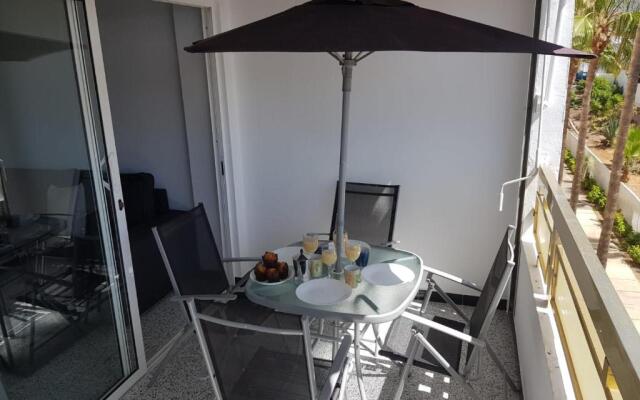 5 min walk from Yumbo 216