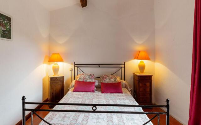 Charming Holiday Home in Tautavel with Balcony