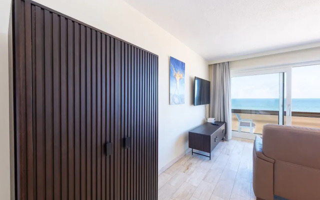 Spacious Apartment With Terrace