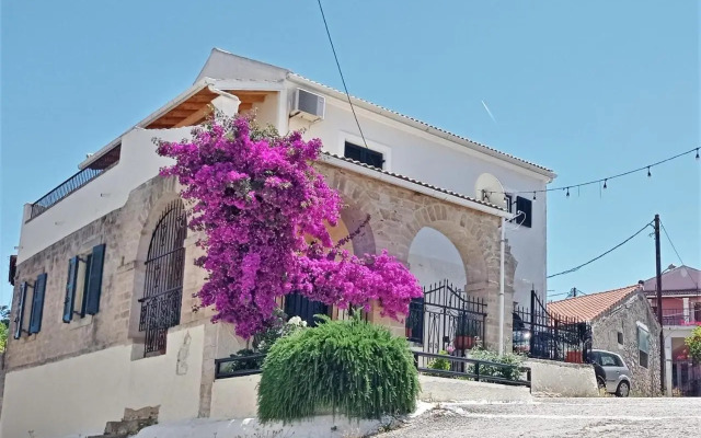 The house with the arches