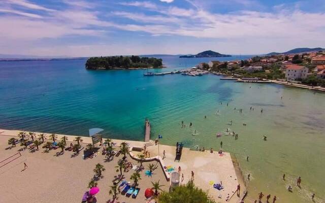 Step Away From The Beach 1-bedroom Apartment Lolov