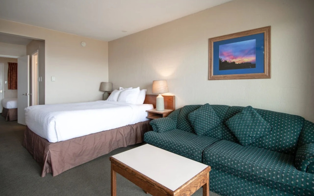 Sea Edge Beachside Hotel