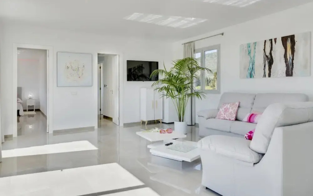 Villa in Mallorca With Private Pool & Jacuzzi