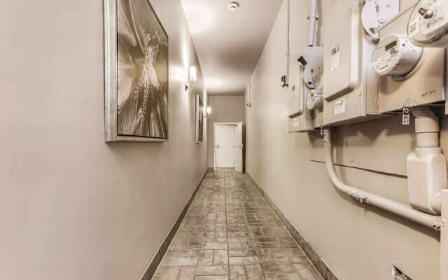 Luxury 4BR With Private Rooftop Deck