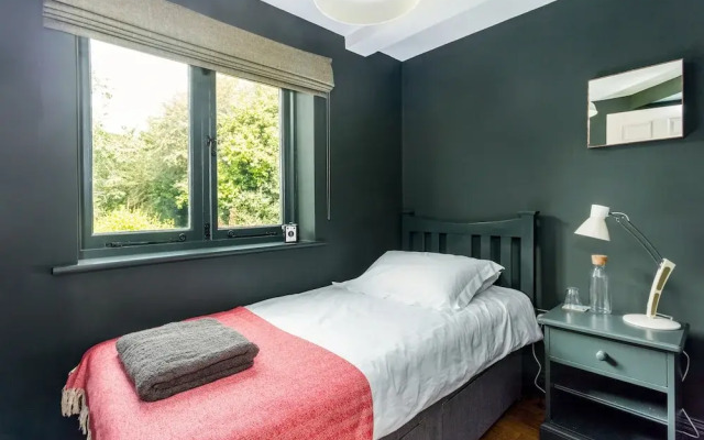 Spacious & Stylish Cotswold Family home