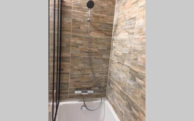 Appartement design tout confort (parking gratuit)