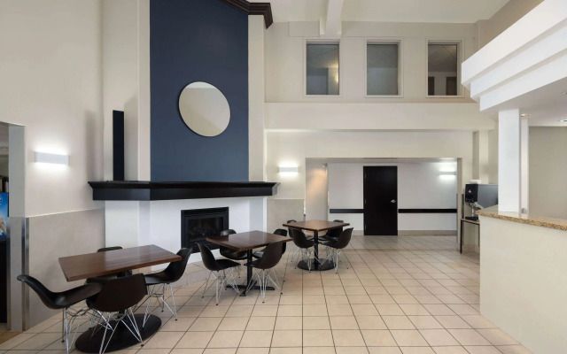 Super 8 by Wyndham Sainte Agathe Des Monts