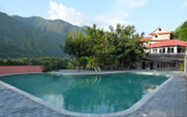 Serene Highway Resort