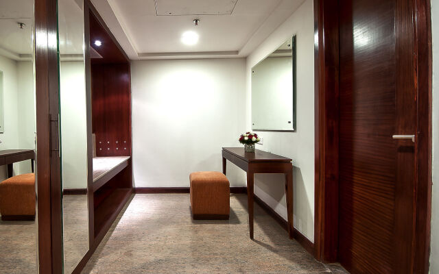 Golden Plaza Hotel