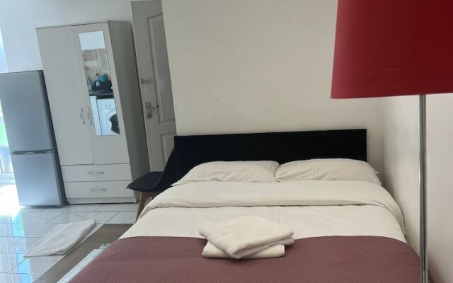 Redbridge Studio Retreat