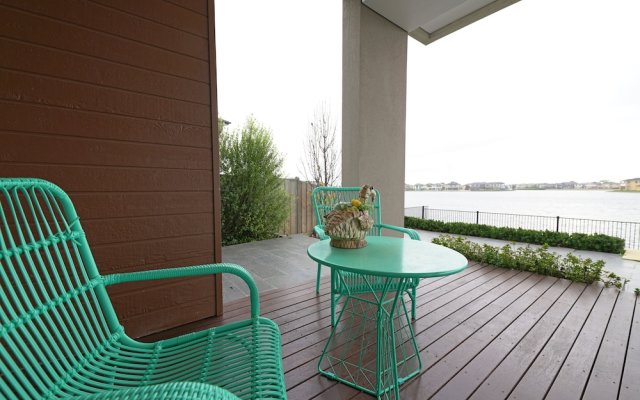 Luxury Waterfront SpaciousHouse Lakeview