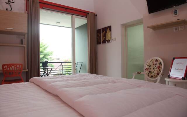 RedDoorz near Plaza Marina 2