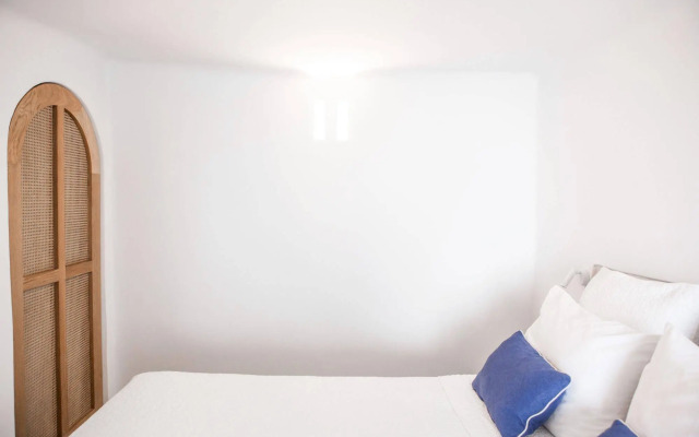 Porto Fira Suites