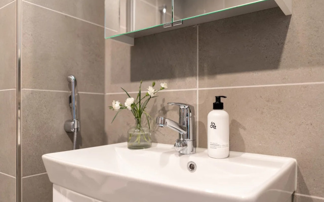 Cozy apartment right next to metro station