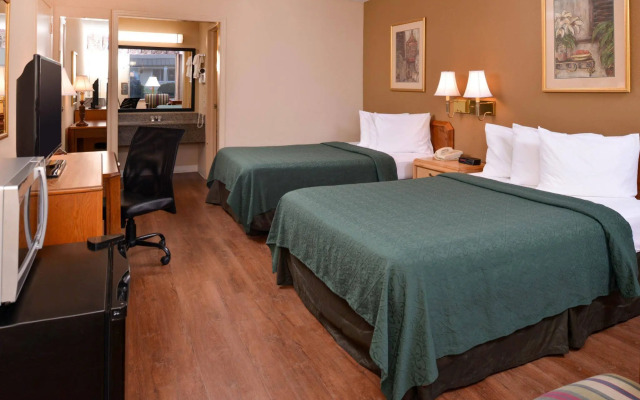 Quality Inn Dutch Inn