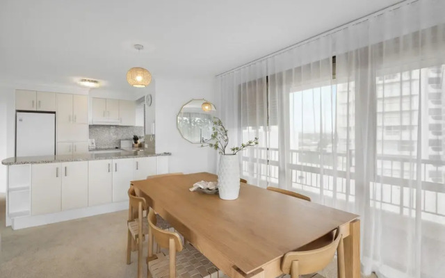 Absolute Burleigh Beachfront - Stylish 2BR Oceanview Stay