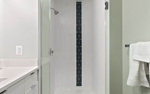 Global Luxury Suites Center City