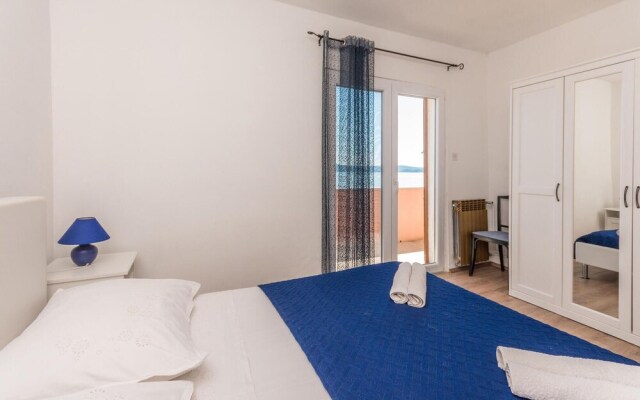 Beautiful Apartment in Nevidane With 2 Bedrooms and Wifi