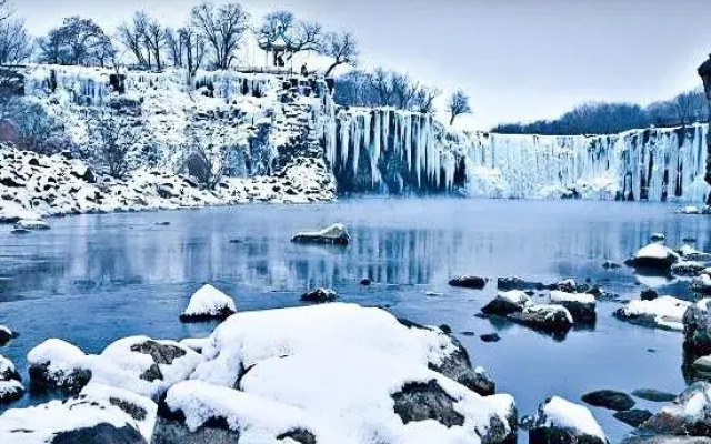 Jingbohuchuntiandujiashanzhuang