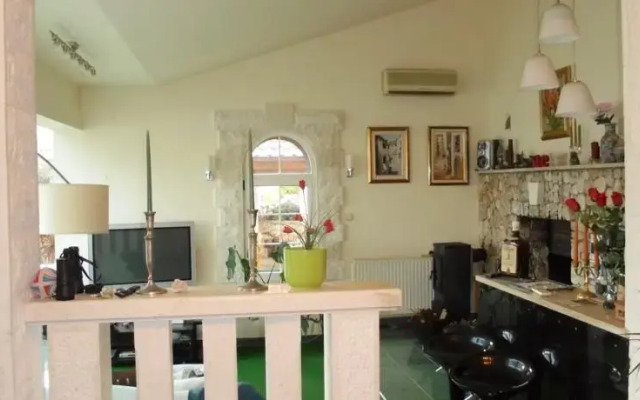 Villa Varos 31