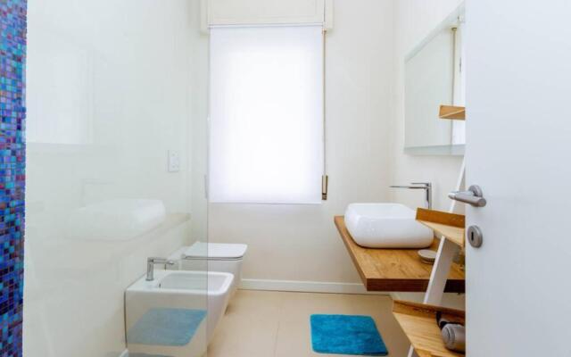 Home la Quiete. Two Bedrooms, 250m From the Beach