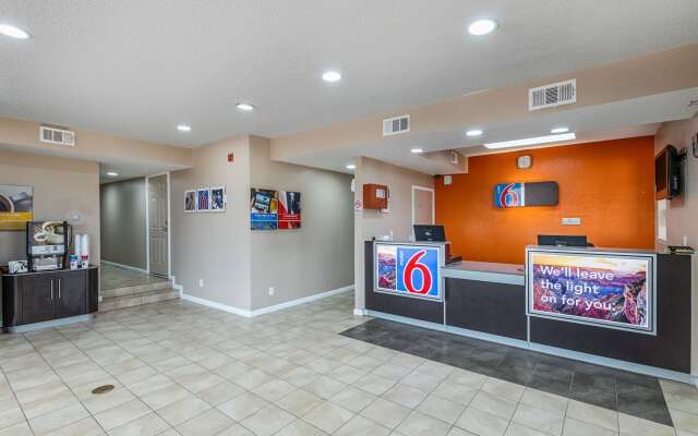 Motel 6 Waxahachie, TX