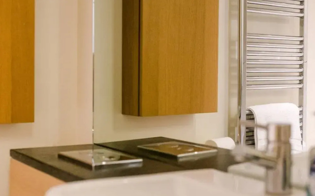 Lovely 1br Home, Located in Farringdon, 2 Guests
