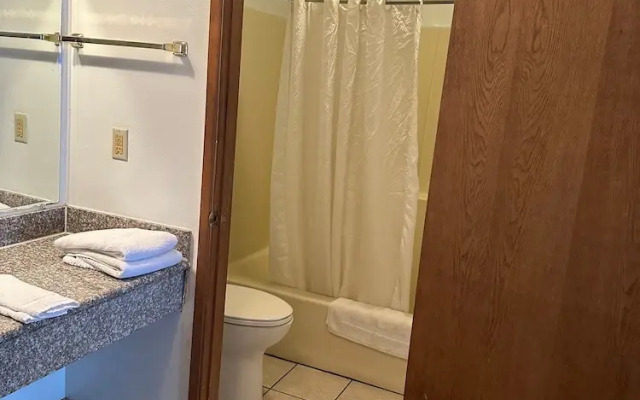 Rama Inn Hotel and RV Park