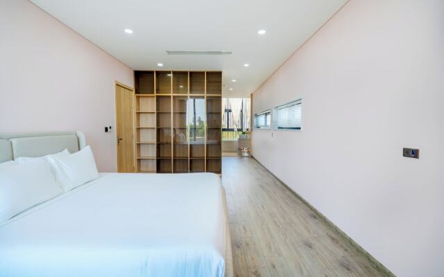 Deluxe Riverfront Pool Villas Danang