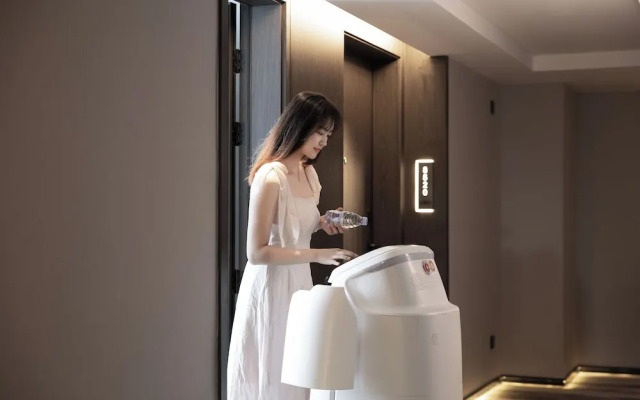 Cnhol Radient Hotel