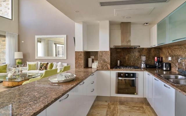 Luxury Beach Penthouse w Private Deck Ocean Views C-401