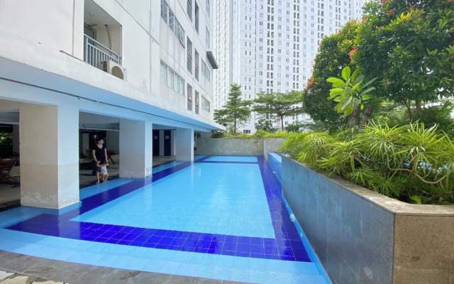 Relaxing 2BR Bassura City Apartment