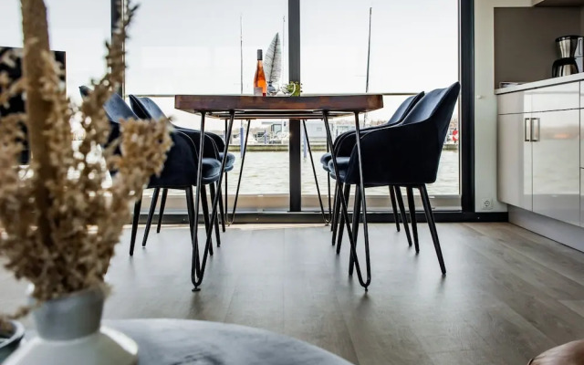 Houseboat in Ribnitz-damgarten