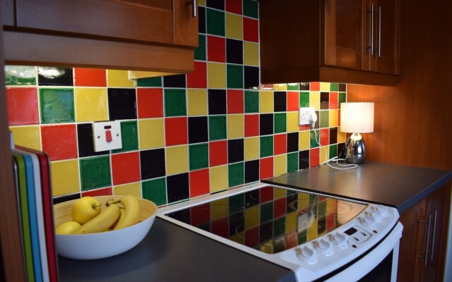 2 Bedroom House on James Street Sleeps 4
