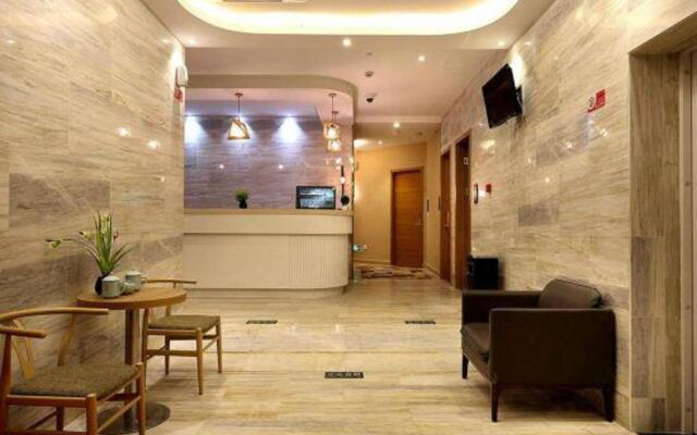 Shanghai Aishang Collection Hotel (Caohejing Hongmei Road Subway Station)
