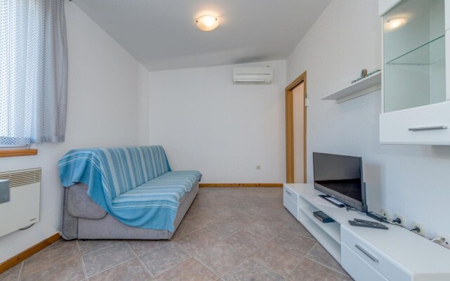 Amazing Apartment in Sukosan With 1 Bedrooms, Jacuzzi and Wifi