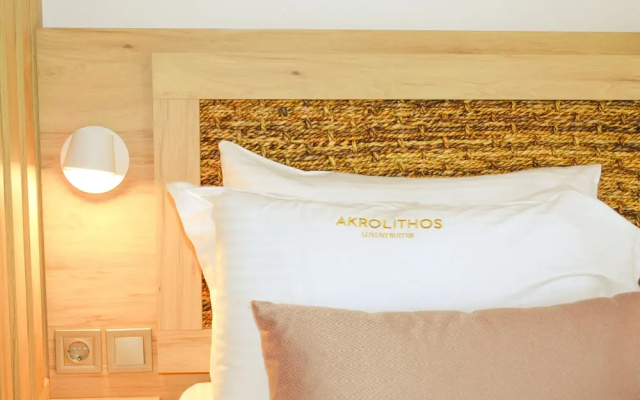 Akrolithos luxury suites