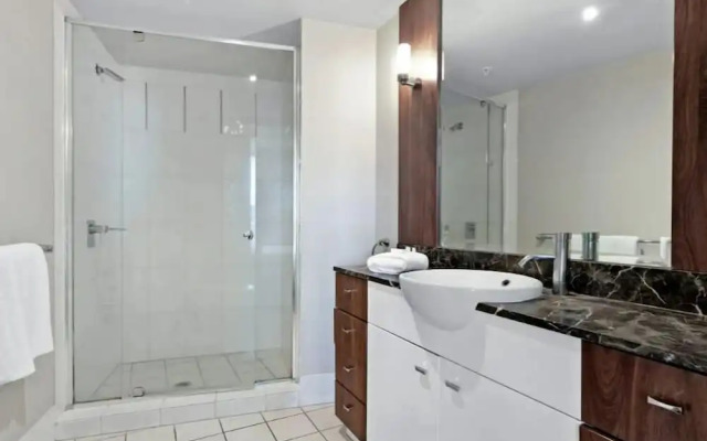 Towers of Chevron - Private Apartments